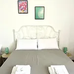 Iaru-bed Experience House דירה